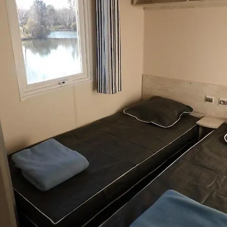 Spacieux Mobil-home 3 Avec Terrasse - Api-1-52-790 *