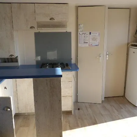 Spacieux Mobil-home 3 Avec Terrasse - Api-1-52-790 Saint-Sornin (Charente-Maritime)