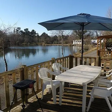 Spacieux Mobil-home 3 Avec Terrasse - Api-1-52-790