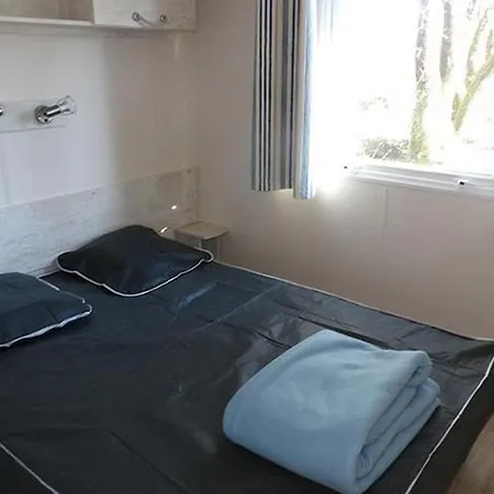 Spacieux Mobil-home 3 Avec Terrasse - Api-1-52-790 Saint-Sornin (Charente-Maritime)