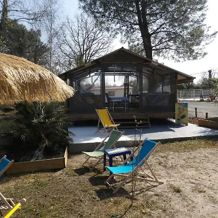 Camping Spacieux Mobil-home 3 Avec Terrasse - Api-1-52-790