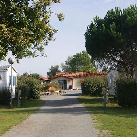 Spacieux Mobil-home 3 Avec Terrasse - Api-1-52-790 Camping