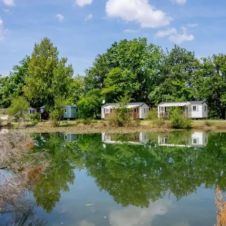 Camping Spacieux Mobil-home 3 Avec Terrasse - Api-1-52-790 *