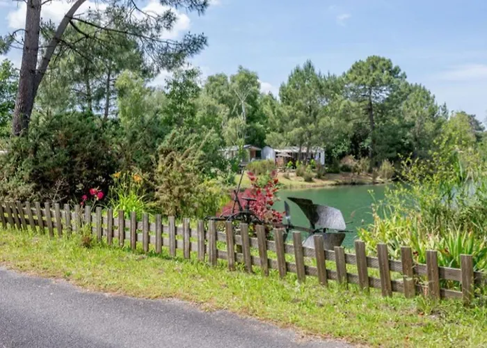 Camping Spacieux Mobil-home 3 Avec Terrasse - Api-1-52-790