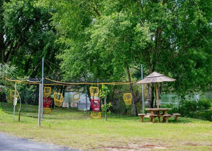 Spacieux Mobil-home 3 Avec Terrasse - Api-1-52-790 Camping Saint-Sornin (Charente-Maritime)