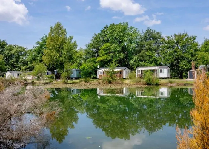 Camping Spacieux Mobil-home 3 Avec Terrasse - Api-1-52-790 *